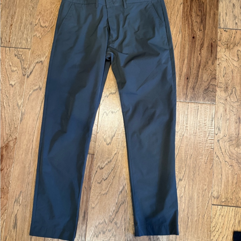 Lululemon Athletica Men's Dark Gray Dress Pants